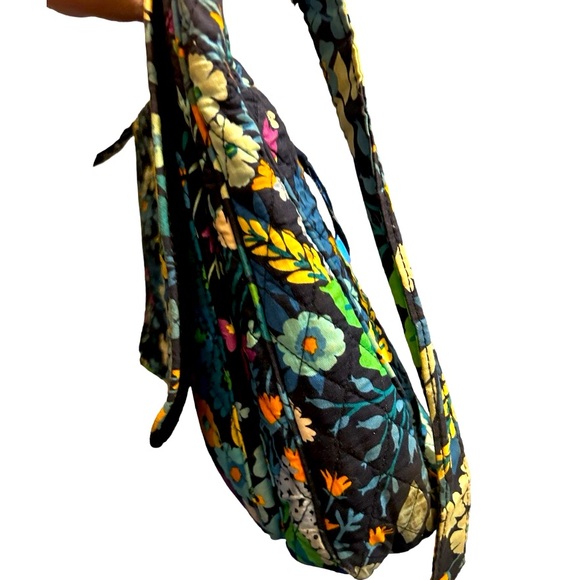 Vera Bradley large blue floral colorful crossbody bag. In great used condition. - Picture 4 of 4